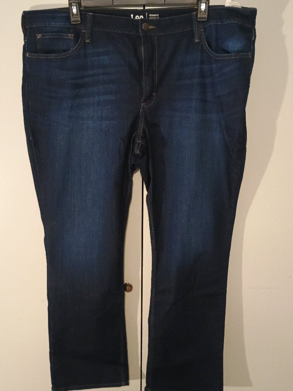 Lee Women’s Plus Size 24M Dark Wash Mid Rise Straight Leg Jeans NWT Regular Fit - Picture 2 of 9